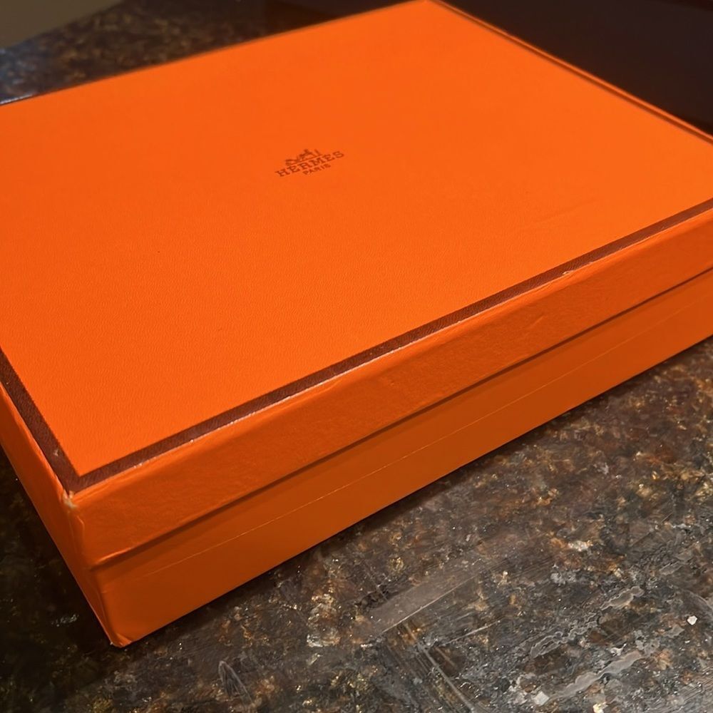 Small/Medium Hermes Gift Box - Excellent Condition - Picture 4 of 5